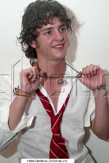 ferbuss fashion actor juvenil uckermann estrena como lanzar una línea dijes metálicos diferentes