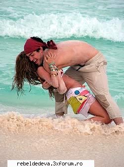 anahi ponchoe foto ...