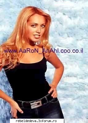 anahi mica poza