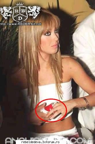 anahi fumeaza