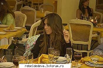 anahi fumeaza