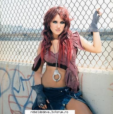 dulce maria e cea mai frumoasa actrita si cantareata din lume  :razz:  :razz:  :razz:  :razz: