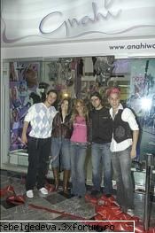 Anahi - reportaj despre magazin - la deschidere...RBD-Dulce :( :( :( - Anahi