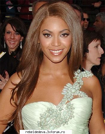 Beyonce ==>> - beyonce canta misto si e si frumoasa - Alte trupe !