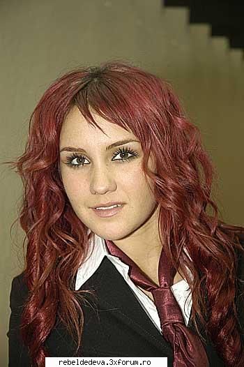 dulce maria - sal eu sunt deca radu cosmin si eu sunt fan dulce - Dulce