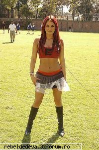 nuevas cosas sobre RBD - Con un look un poco hippie y setentero, Anahi - RBD !